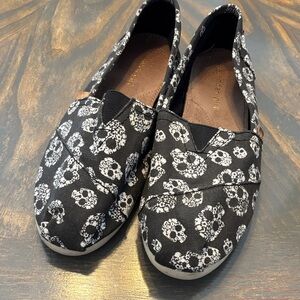 Black Skull Print Shoes